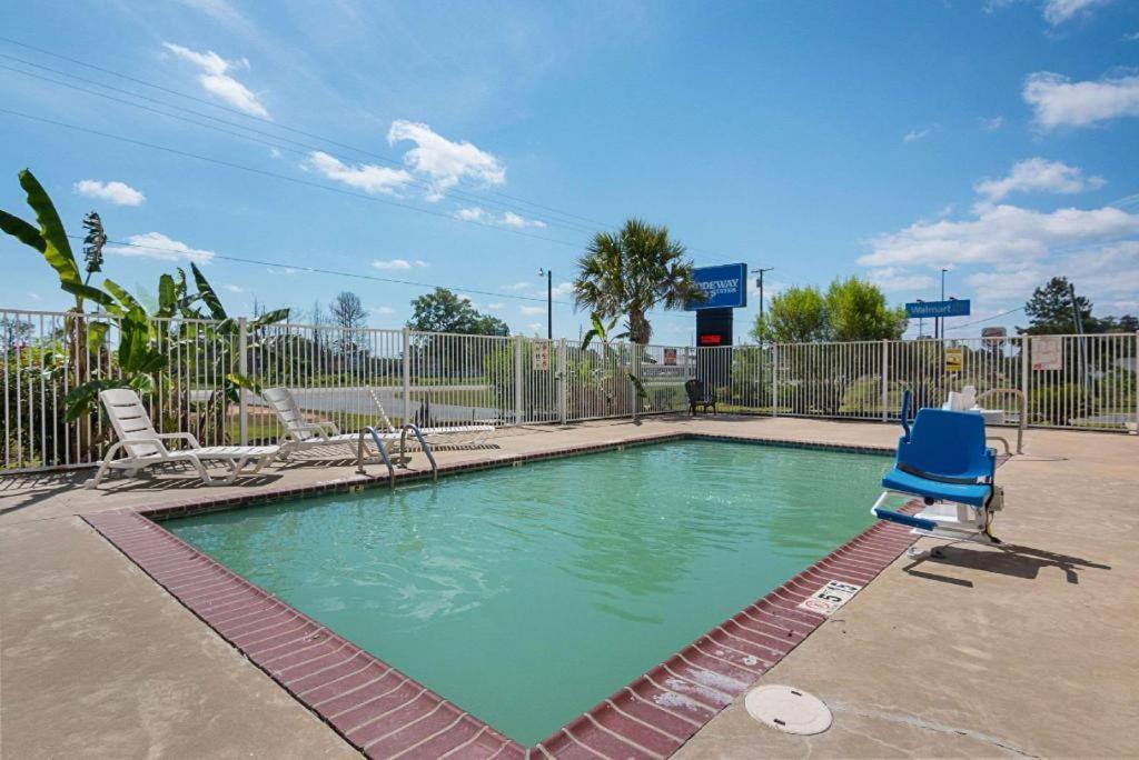 Rodeway Inn & Suites Winnfield Экстерьер фото